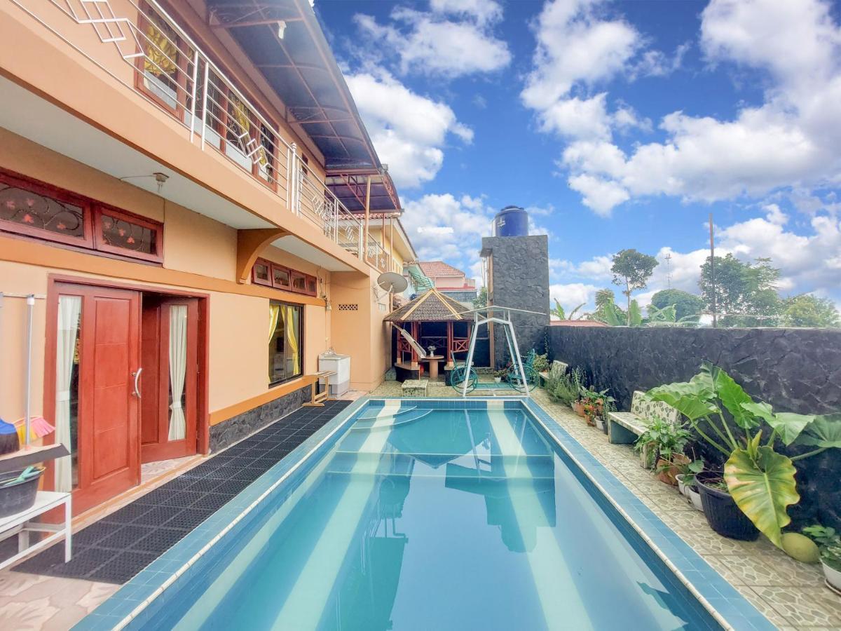 Villa Samsu By Puncak Holiday Cianjur Εξωτερικό φωτογραφία