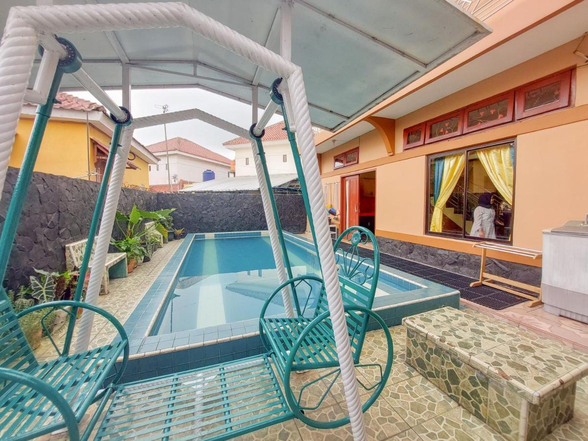 Villa Samsu By Puncak Holiday Cianjur Εξωτερικό φωτογραφία
