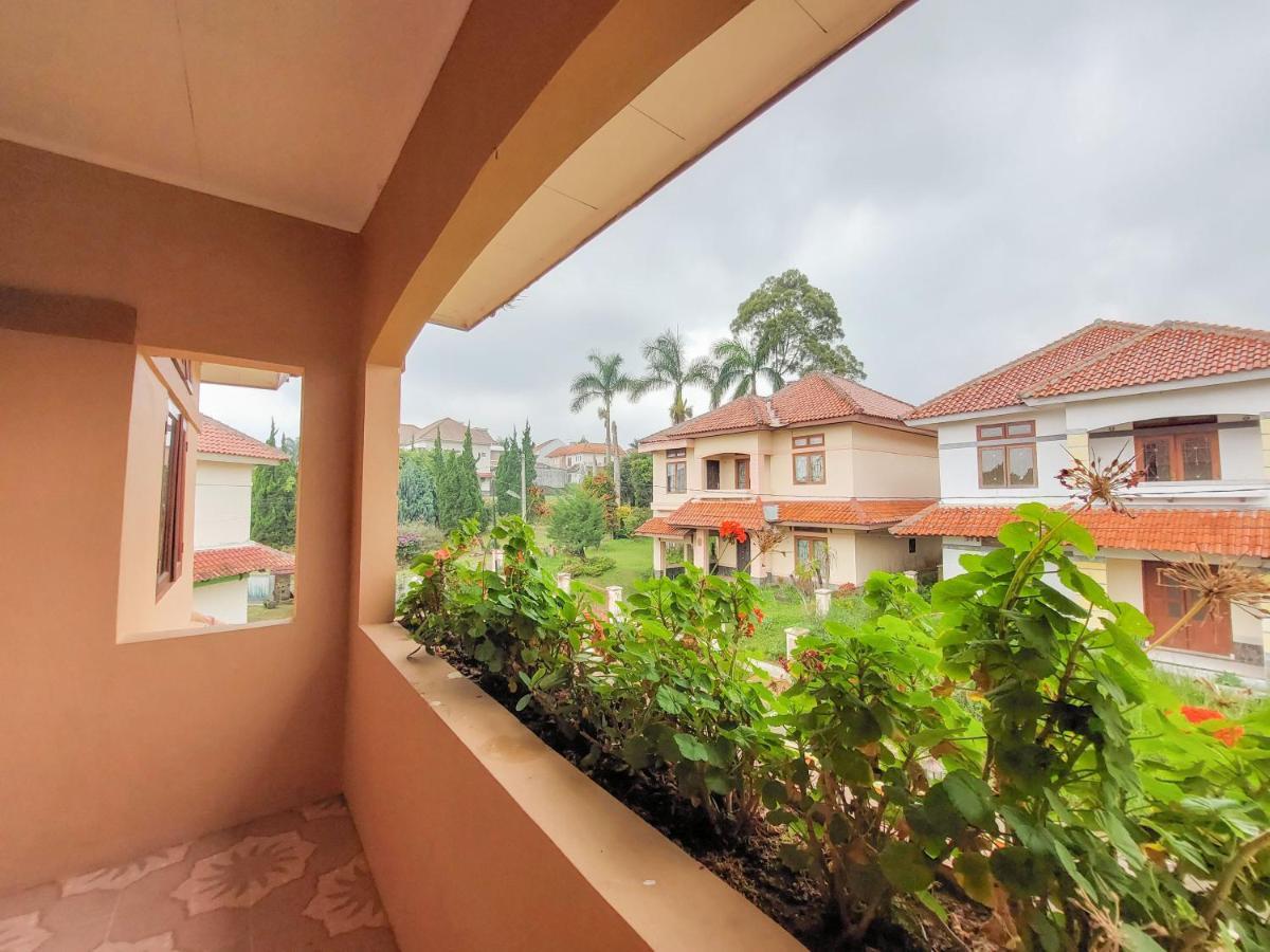 Villa Samsu By Puncak Holiday Cianjur Εξωτερικό φωτογραφία